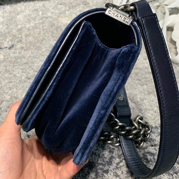 ⭐️SOLD⭐️Chanel Boy Flap Bag Quilted Velvet Small - Picture 9 of 15